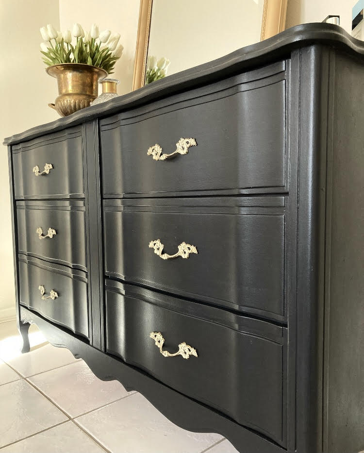Repainting Furniture with Chalk Paint - CANDLELIGHT STREET